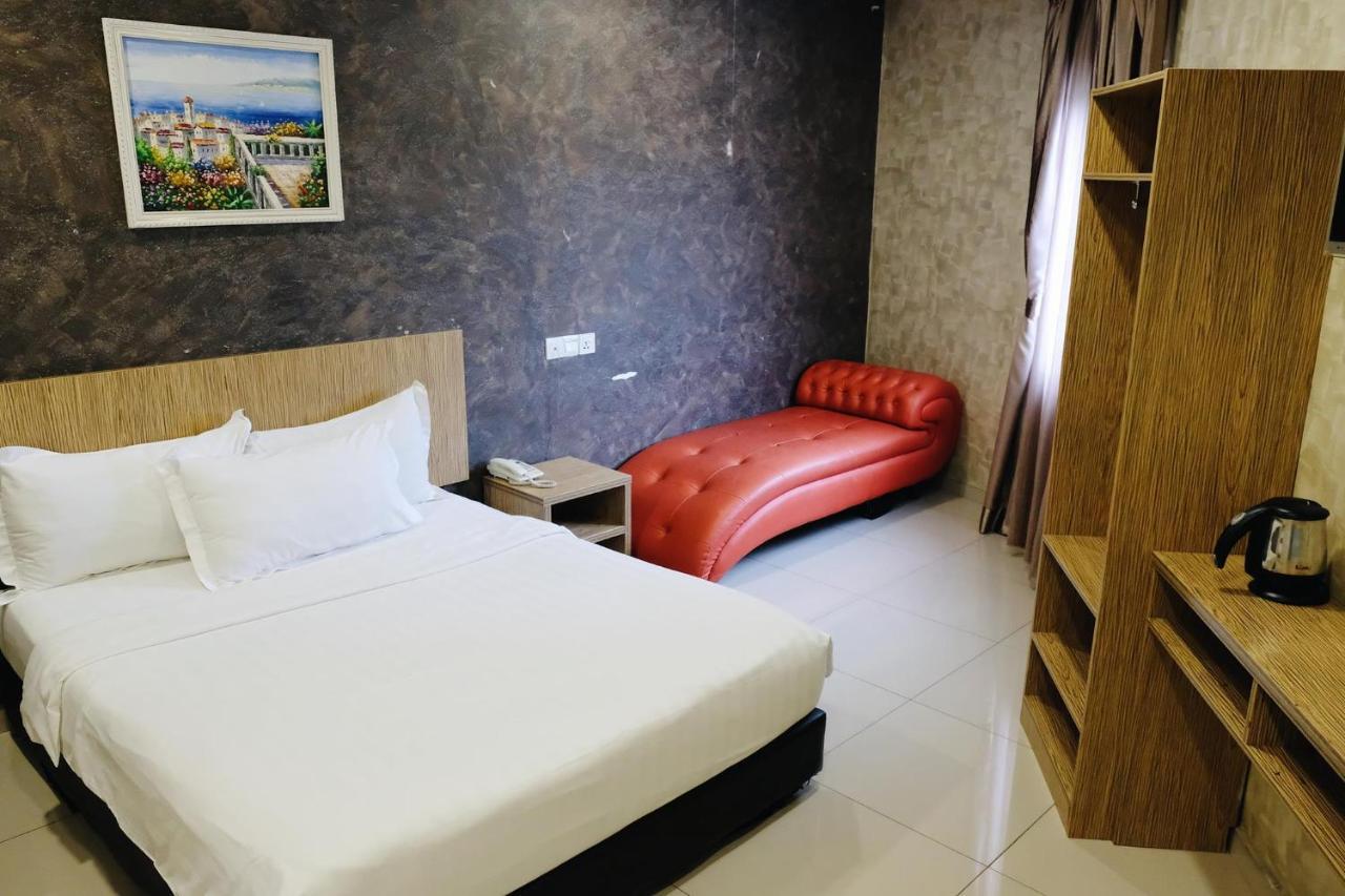 Era Plus Hotel Seri Kembangan Exterior photo