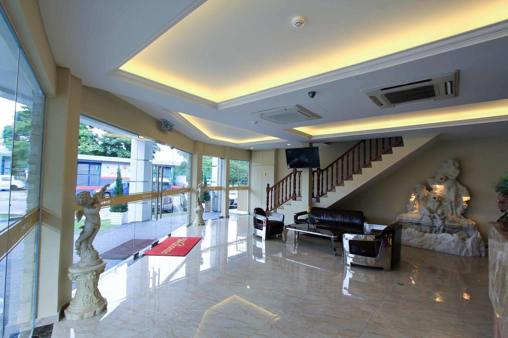 Era Plus Hotel Seri Kembangan Exterior photo
