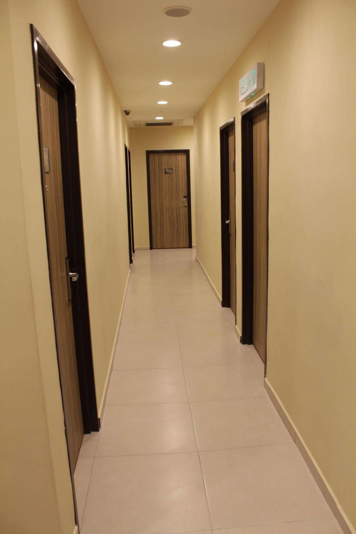 Era Plus Hotel Seri Kembangan Exterior photo